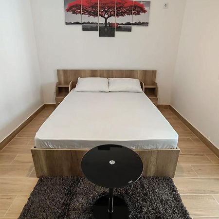 Militari Studio Roşu 外观 照片