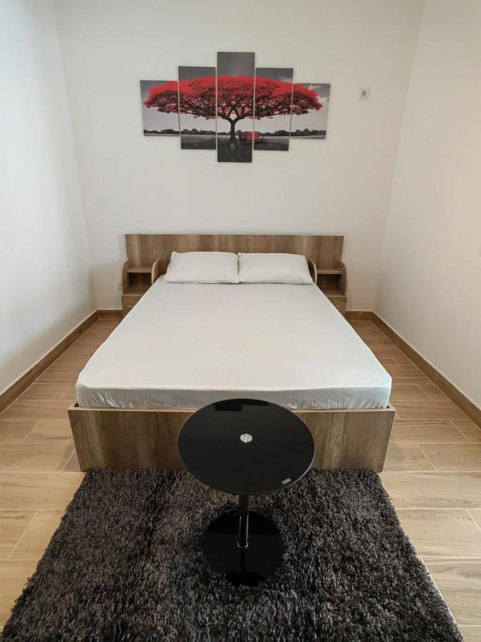 Militari Studio Roşu 外观 照片